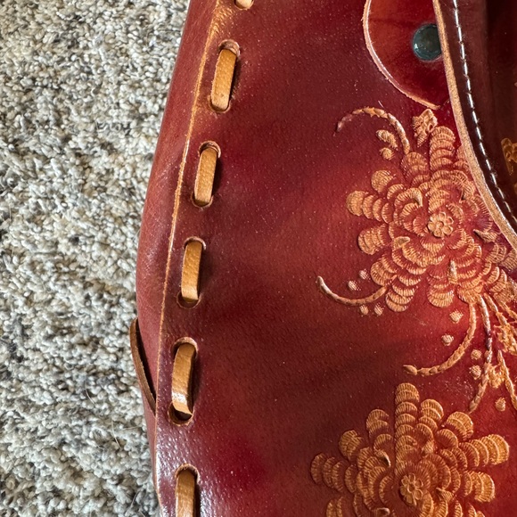 WA Hand Tooled Leather Sophisticated Red and Orange Shoulder Bag - Picture 9 of 10